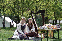 Giulia e sorella....fate di arpe e di fiori